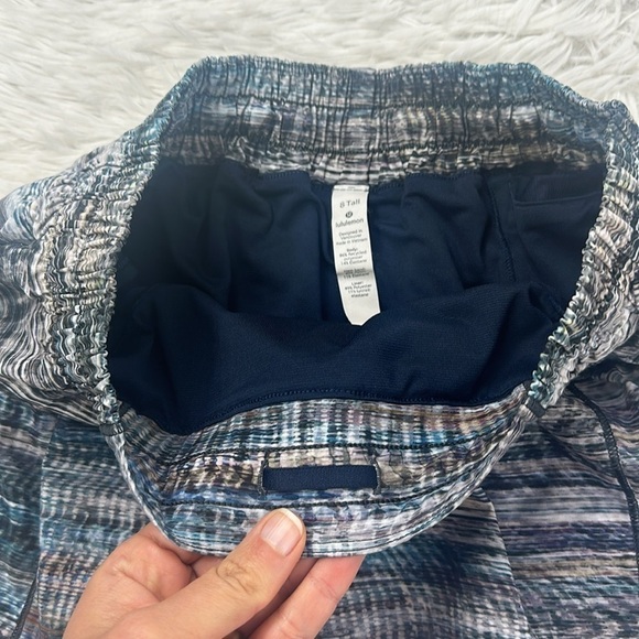 Lululemon Hotty Hot Short *Long 4" Digital Oasis Grey Multi / True Navy - Picture 2 of 4
